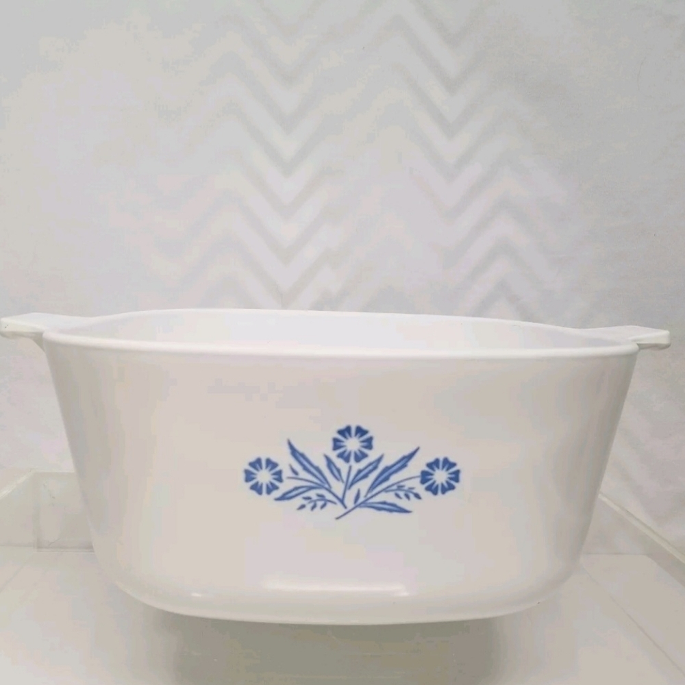 VTG 1960's CorningWare Pyroceram Blue Cornflower Casserole P-2 1/2-B Bakeware